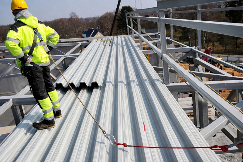 Пример применения Н135: кровля склада/ангара