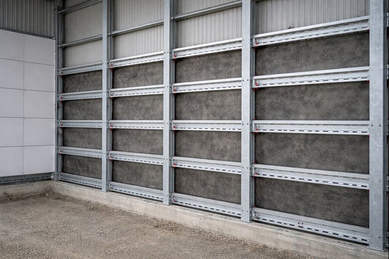 Монтаж перфорированного Z-образного профиля — пример узла/каркаса