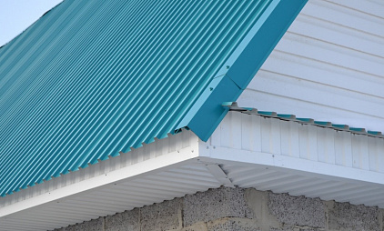 Монтаж доборных элементов на крыше