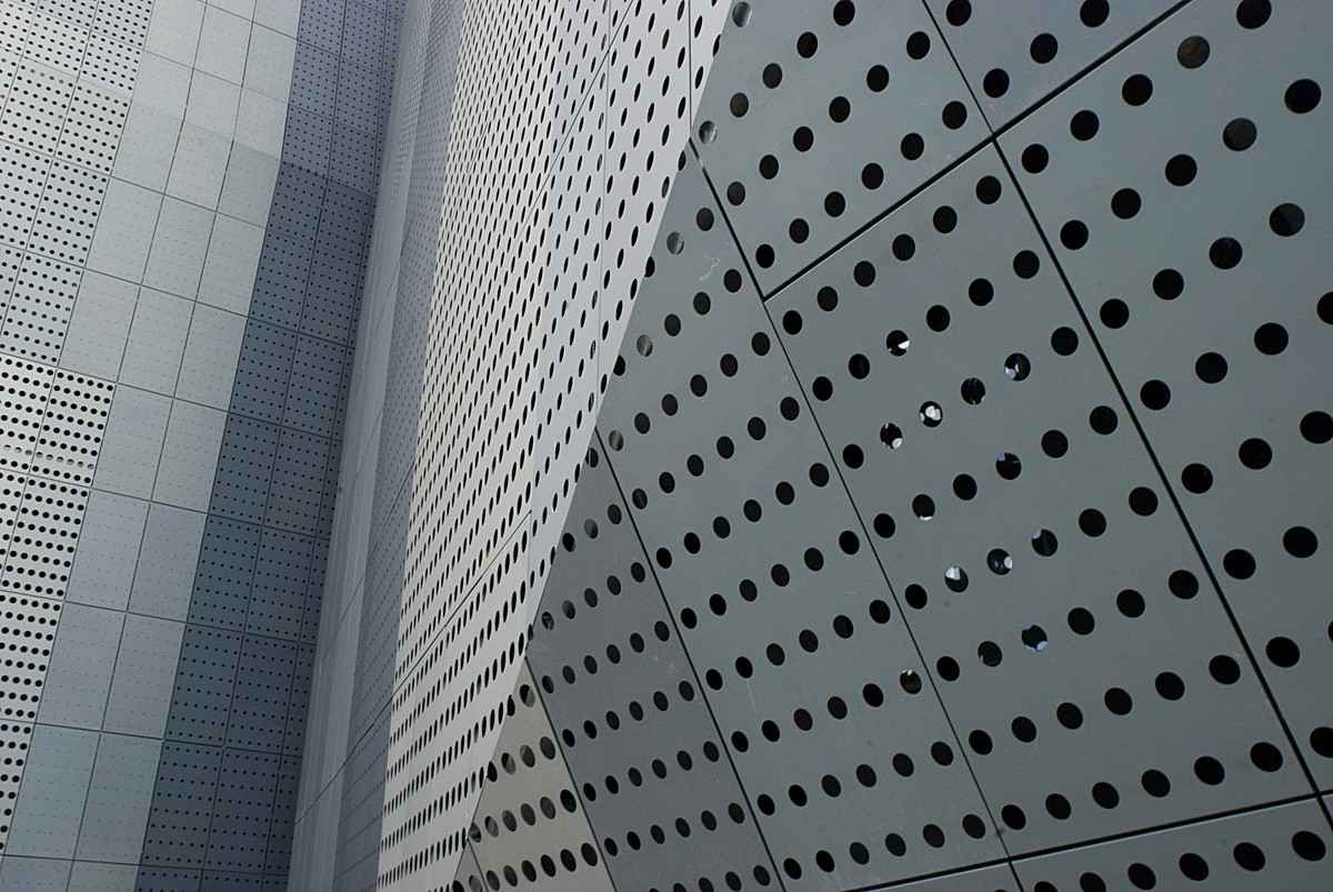 Перфорированный лист на фасаде