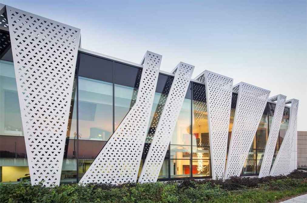 Перфорированное ограждение для частного дома