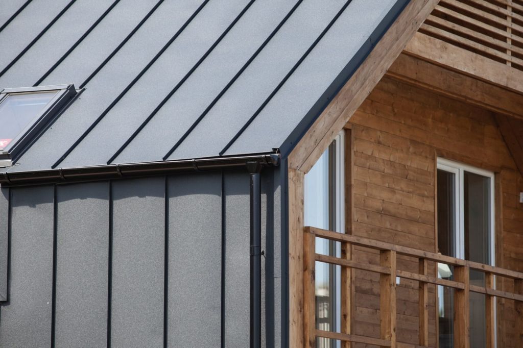 Фальцевая кровля на производственном корпусе