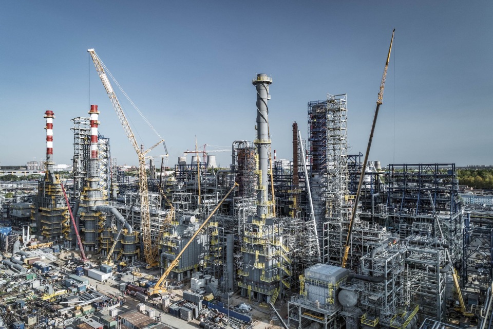 Современный промышленный объект